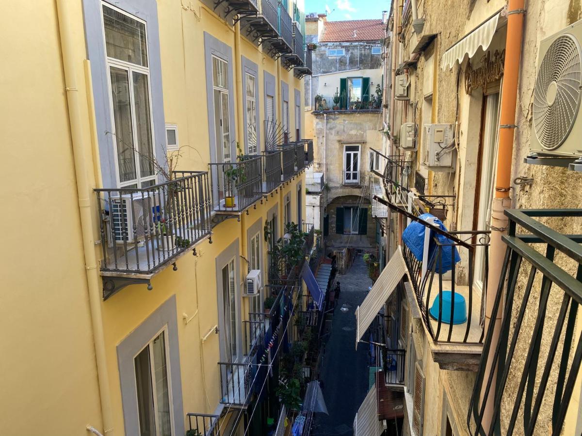 Appartamento Casa Gioia, Tra Palazzo Reale,Lungomare E Monte Echia Napoli Esterno foto