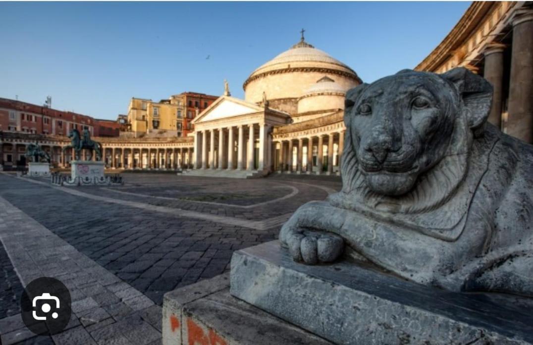 Appartamento Casa Gioia, Tra Palazzo Reale,Lungomare E Monte Echia Napoli Esterno foto